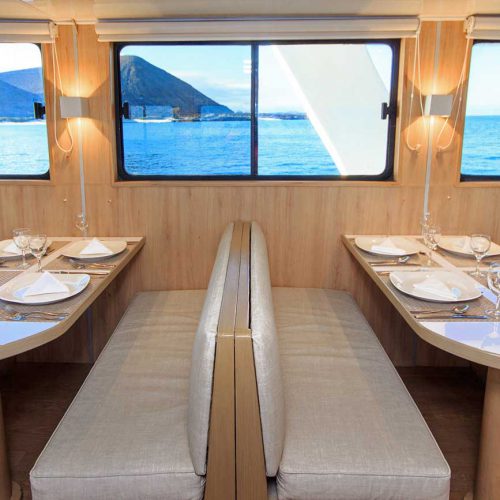 Speisesaal der Tauch-Yacht Aqua