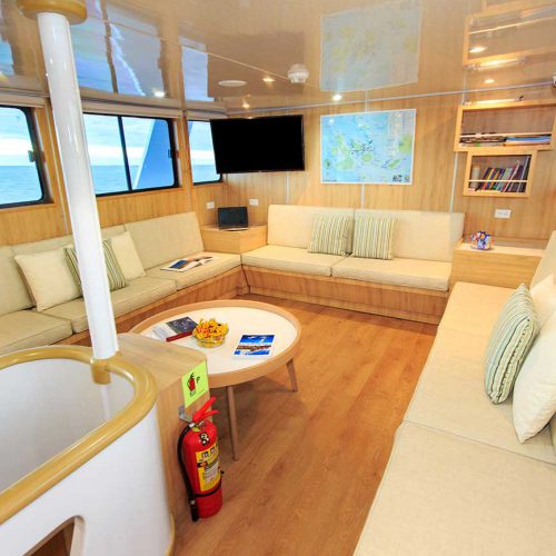 Aqua Yacht Lounge