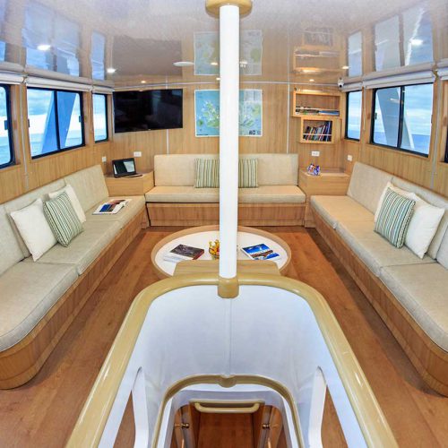 Lounge der Tauch-Yacht Aqua