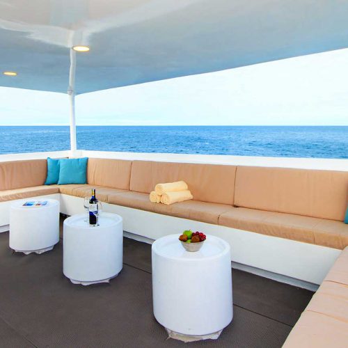 Oberdeck Lounge der Aqua-Tauchyacht