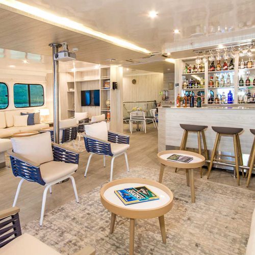 Lounge der Solaris Yacht Galapagos