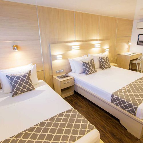 Oberdeck solaris Yacht Ecuador Kreuzfahrt